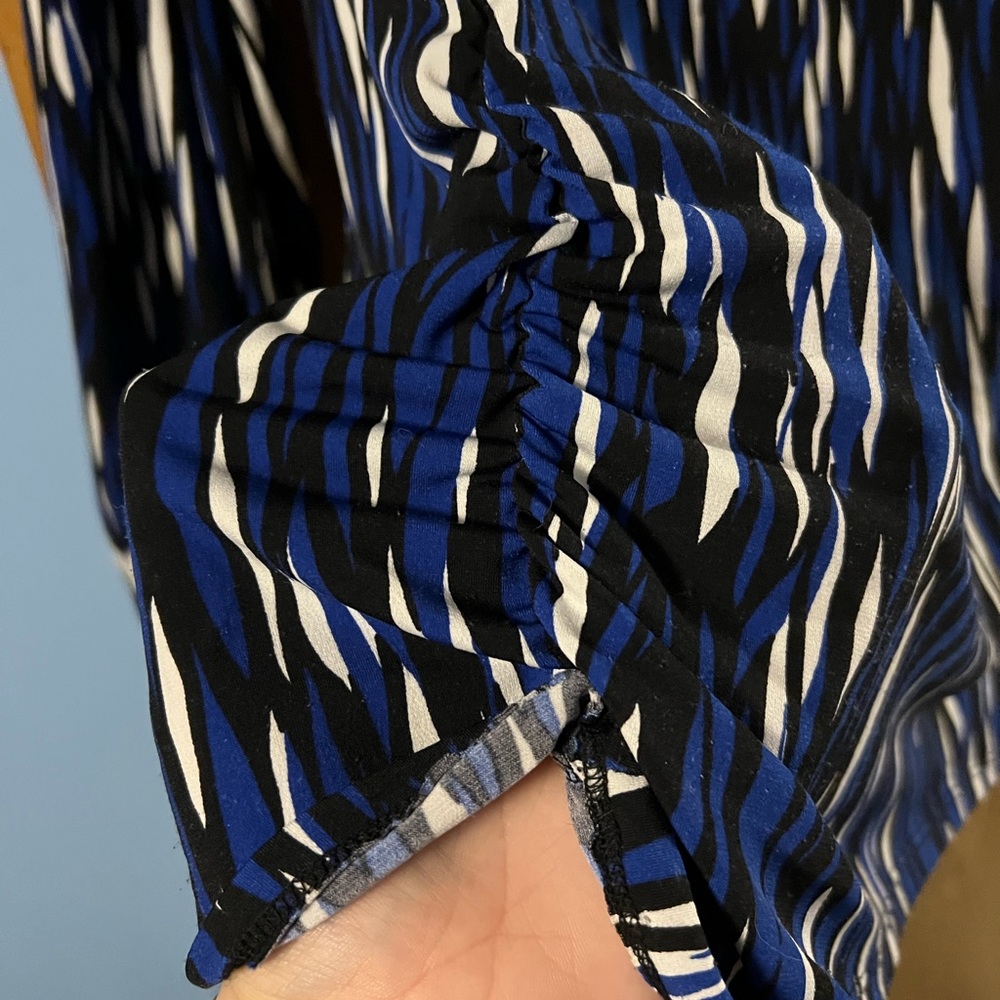 Blue Abstract Blouse - Picture 3 of 4